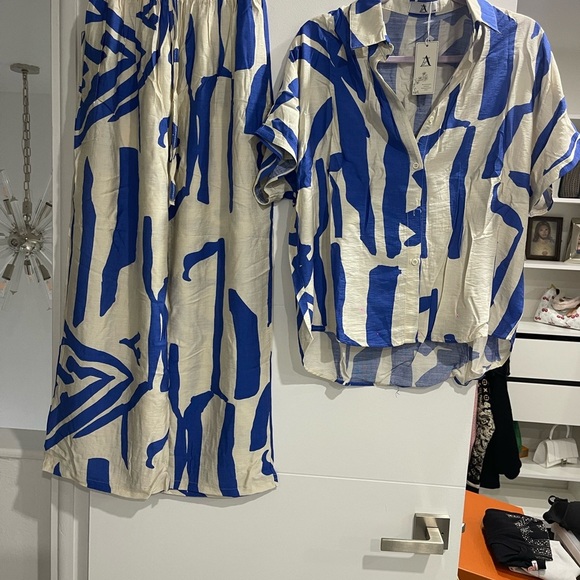 Blue and White Abstract Print Shirt - Picture 3 of 3